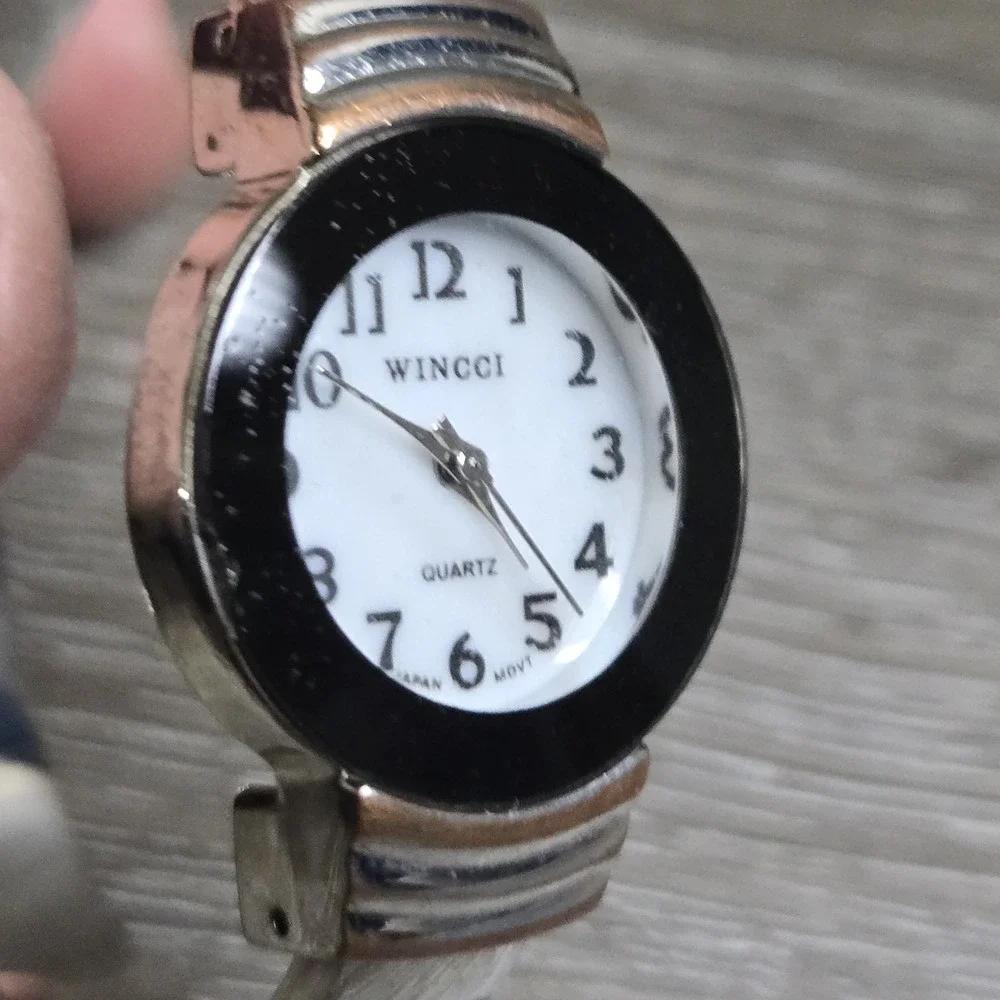 WINCCI Women's Bangle Quartz Watch Japan Movement Silver Tone Black Bezel